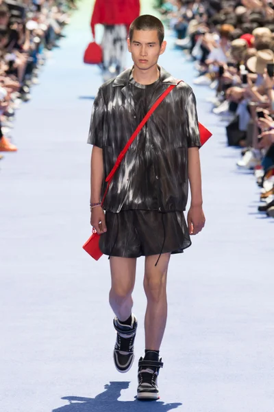 Look 32